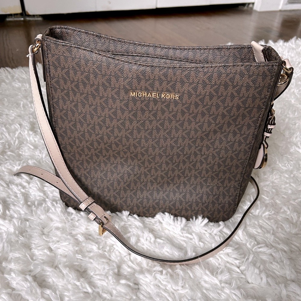 MICHAEL KORS JET SET TRAVEL LARGE LOGO MESSENGER BAG